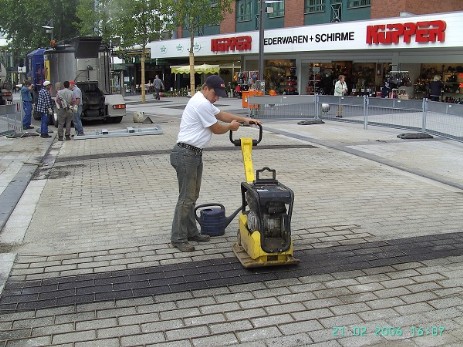 Farbiger Gussasphalt mit Asphaltprägetechnik StreetPhalt Hellgaru mit Asphaltprägung