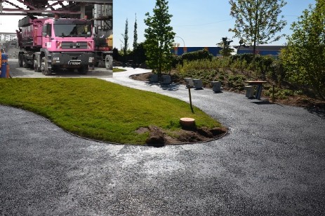 Asphaltbinder Handeinbau Asphalt-Handeinbau mit Asphalt-Thermo-Container