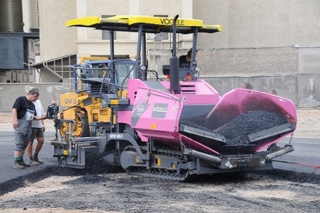 Fertiger Einbau der Fa. Asphaltbau und Mischwerke GmbH Einbau der Tragschichten durch die Fa. A+M