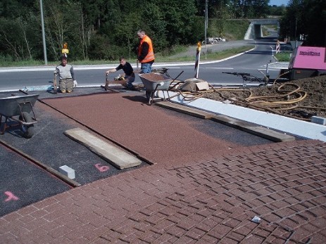 Farbiger Asphalt rot Farbiger Gussasphalt in TerraCotta mit Asphalt-Prägetechnik